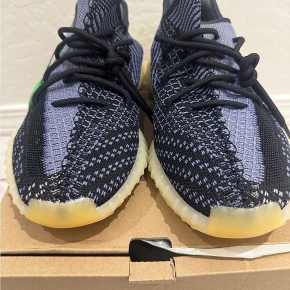 Adidas Yeezy Boost 350 V2 in carbon colorway - Picture 6 of 7